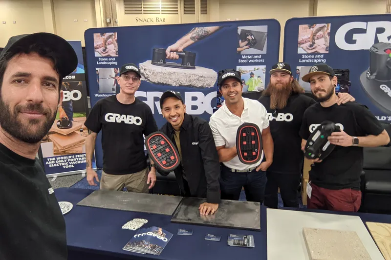 Nimo with five members of the US team at a GRABO trade show booth